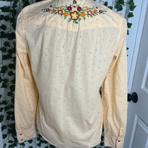 Roxy Cream Casual Button Down Shirt with Embroidered Yoke - Picture 3 of 9